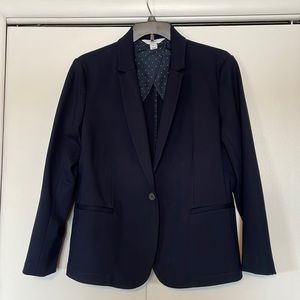 Old Navy knit blazer in navy. Size XL. Excellent condition. No longer fits.